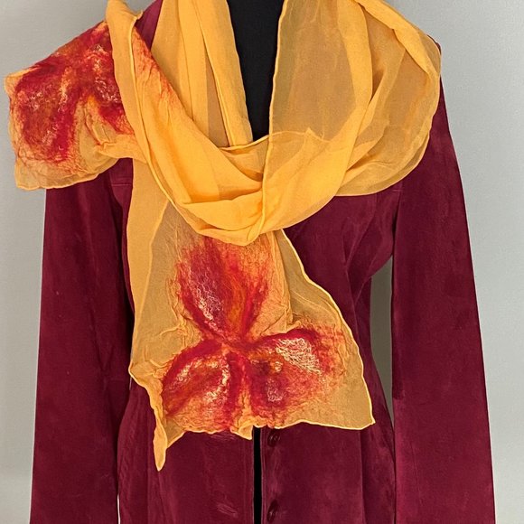 Silk scarf with wool embroidered print - Picture 4 of 4